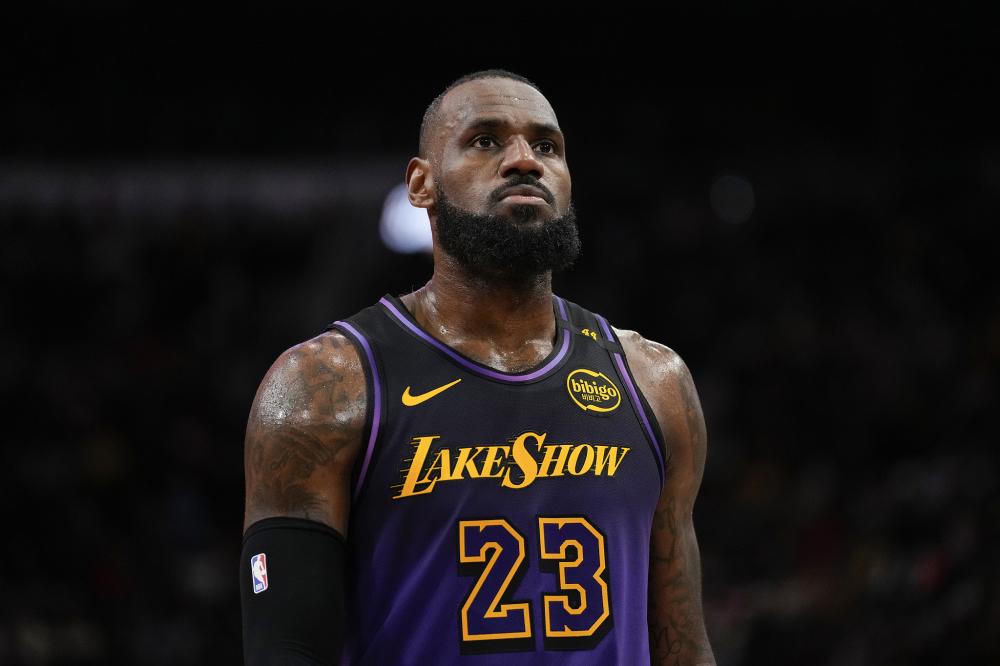 划在中场引 划在中场引